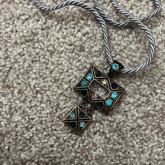 NWOT Lia Sophia Blue and Gold statement necklace - Picture 2 of 3